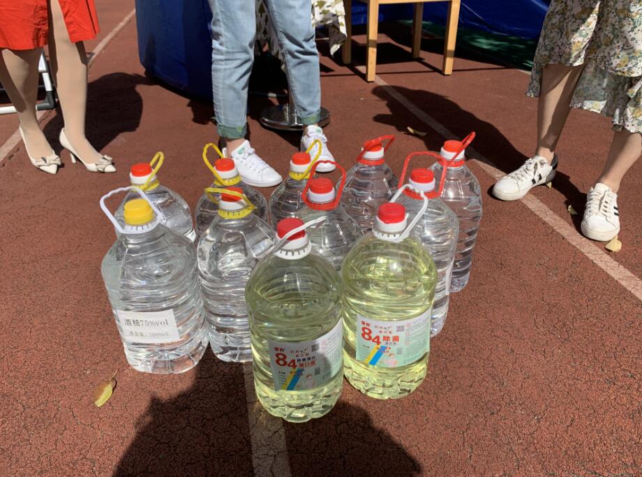 愛心捐贈(zèng)不為名，疫情防控顯溫情